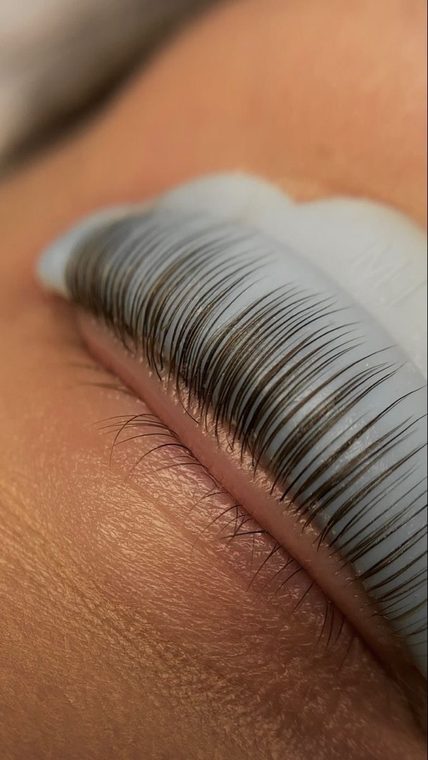 Lash lifting